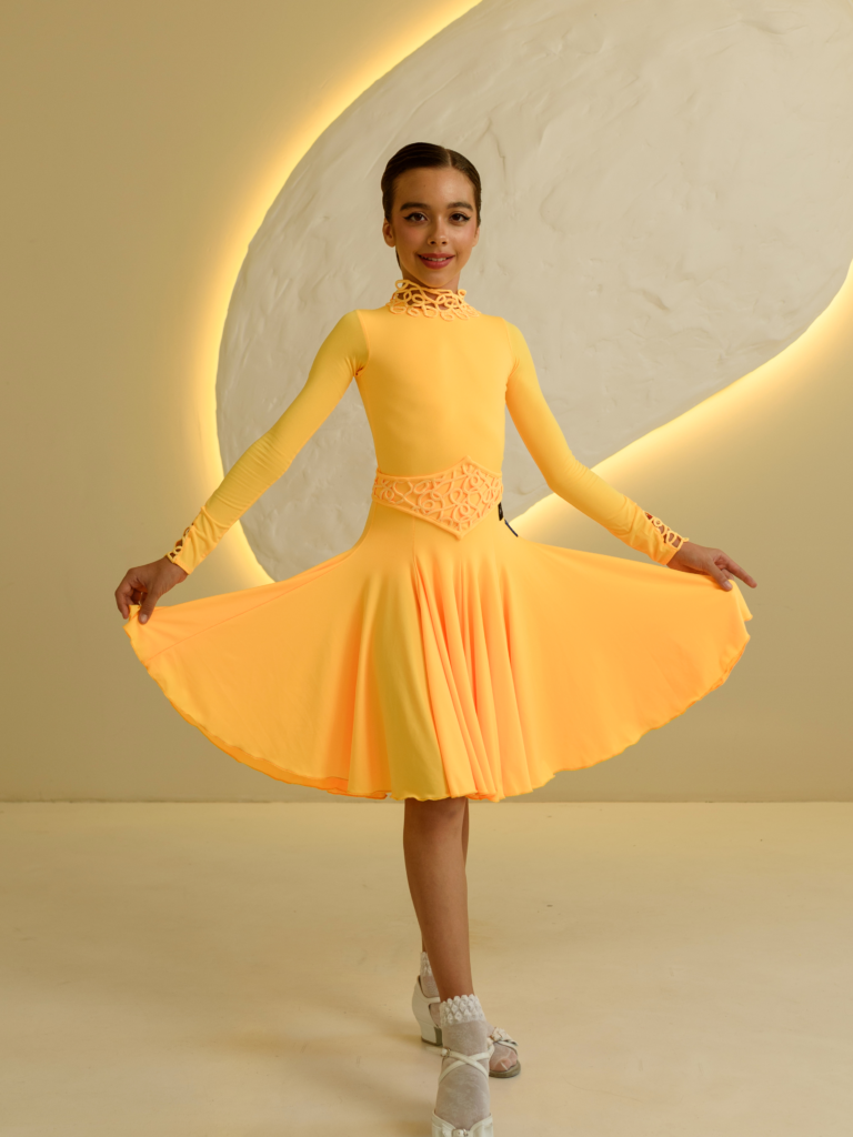 atelier sm dancer pose yellow dress